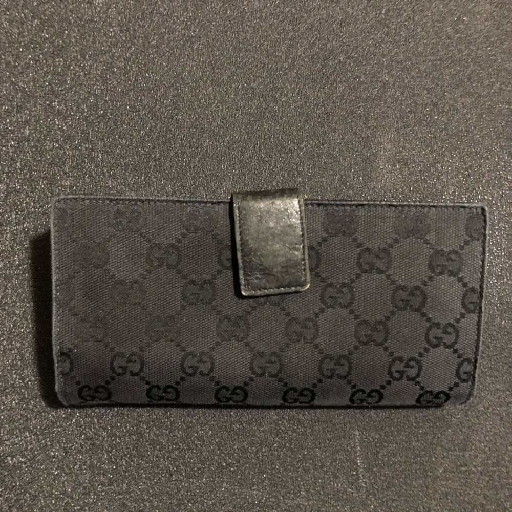 Authentic Gucci studded wallet - Picture 2 of 10